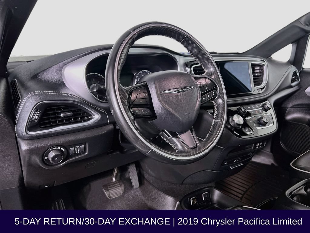 Used 2019 Chrysler Pacifica Limited w/ Advanced Safetytec Group FWD image 11