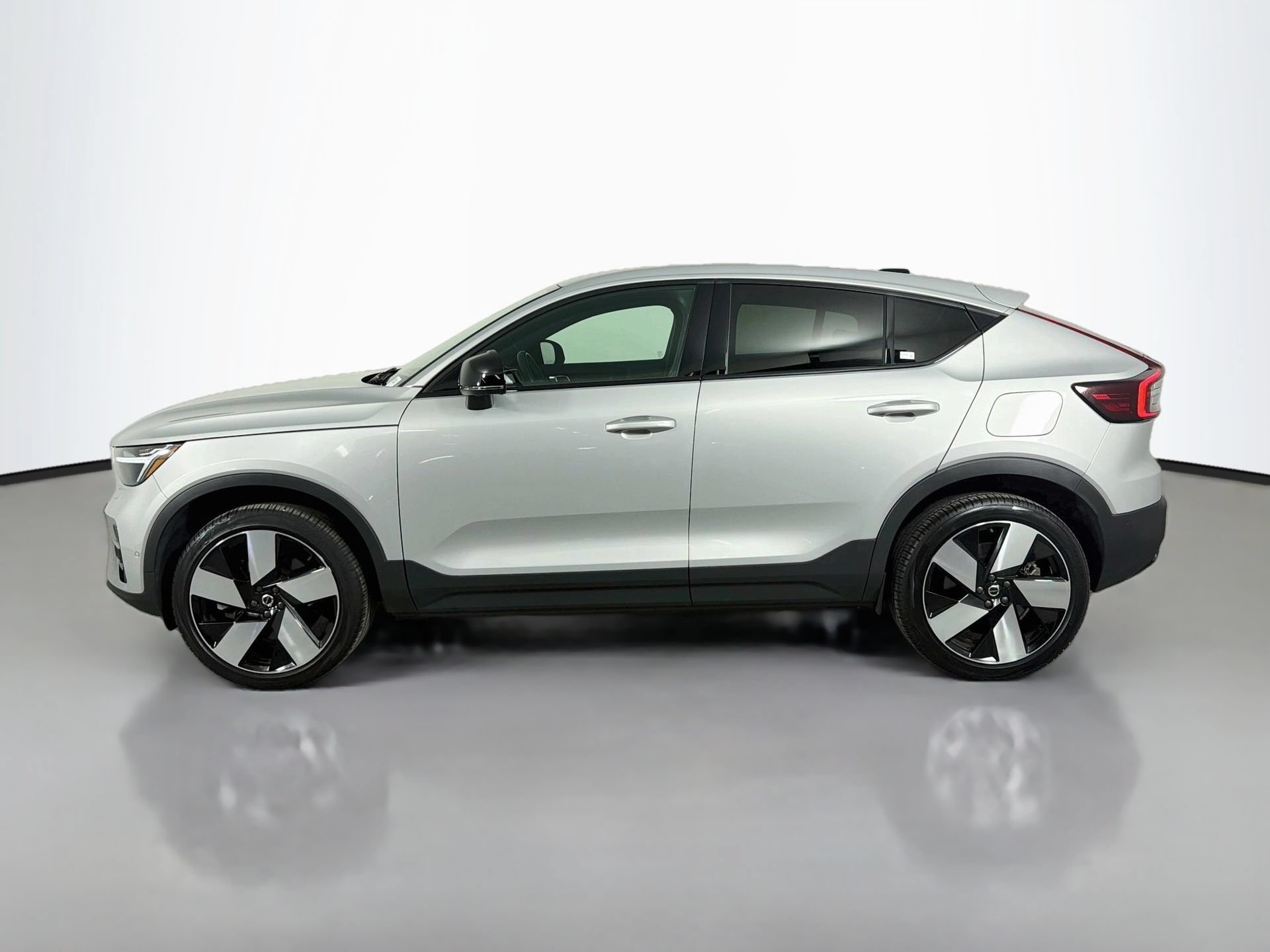 Used 2023 Volvo C40 P8 Recharge Ultimate AWD/4WD image 9