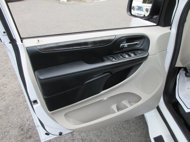 Used 2019 Dodge Grand Caravan SE FWD image 20