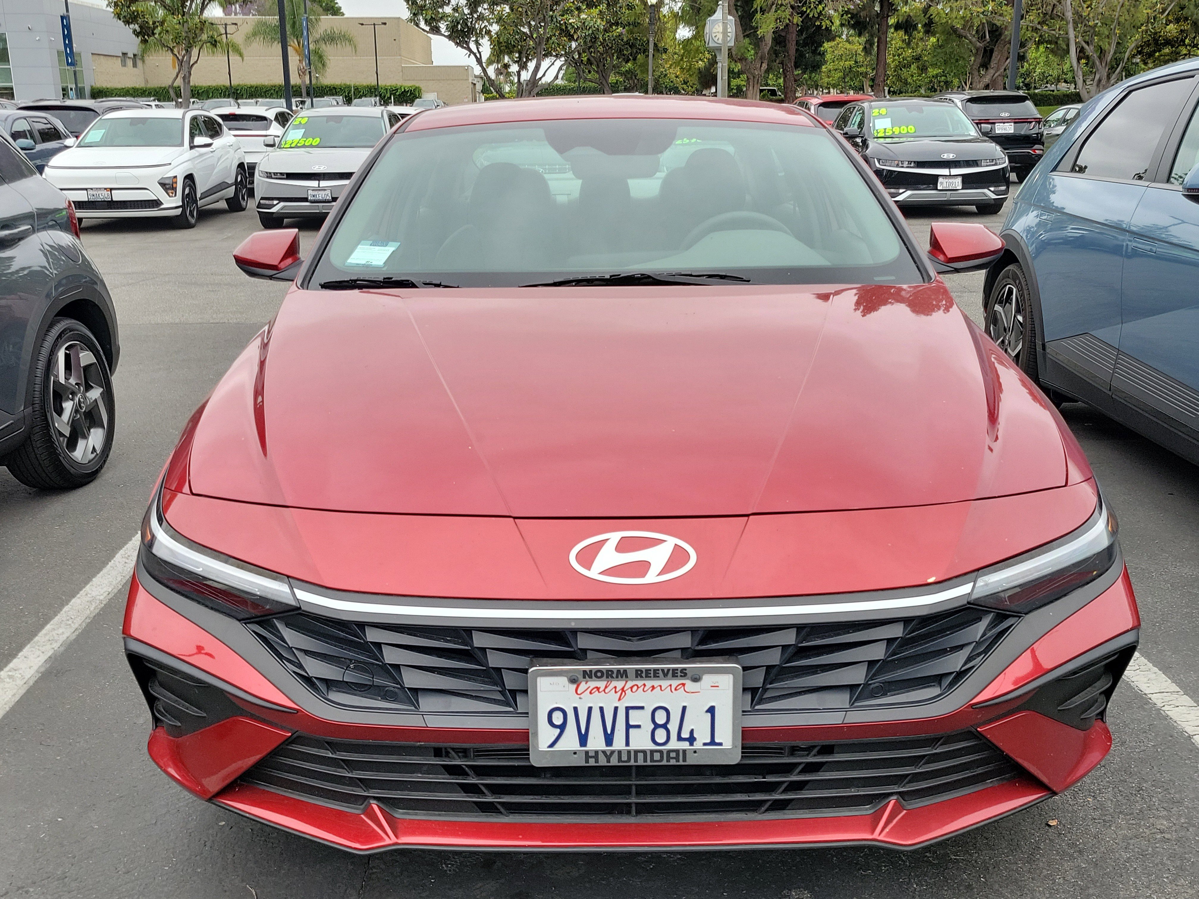 Used 2025 Hyundai Elantra Hybrid FWD image 2