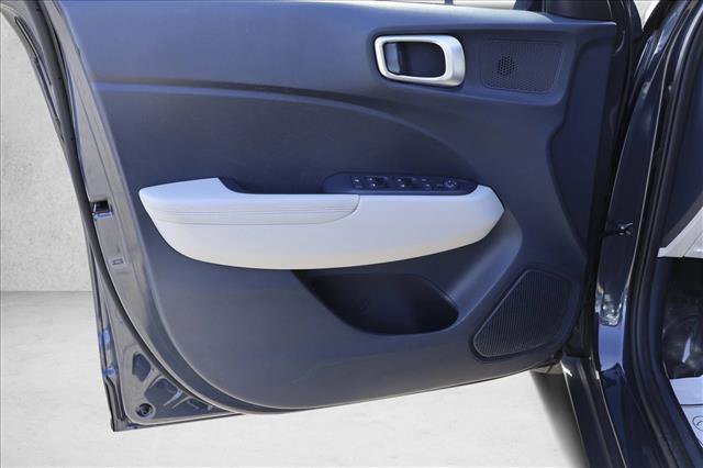 Used 2021 Hyundai Venue image 12