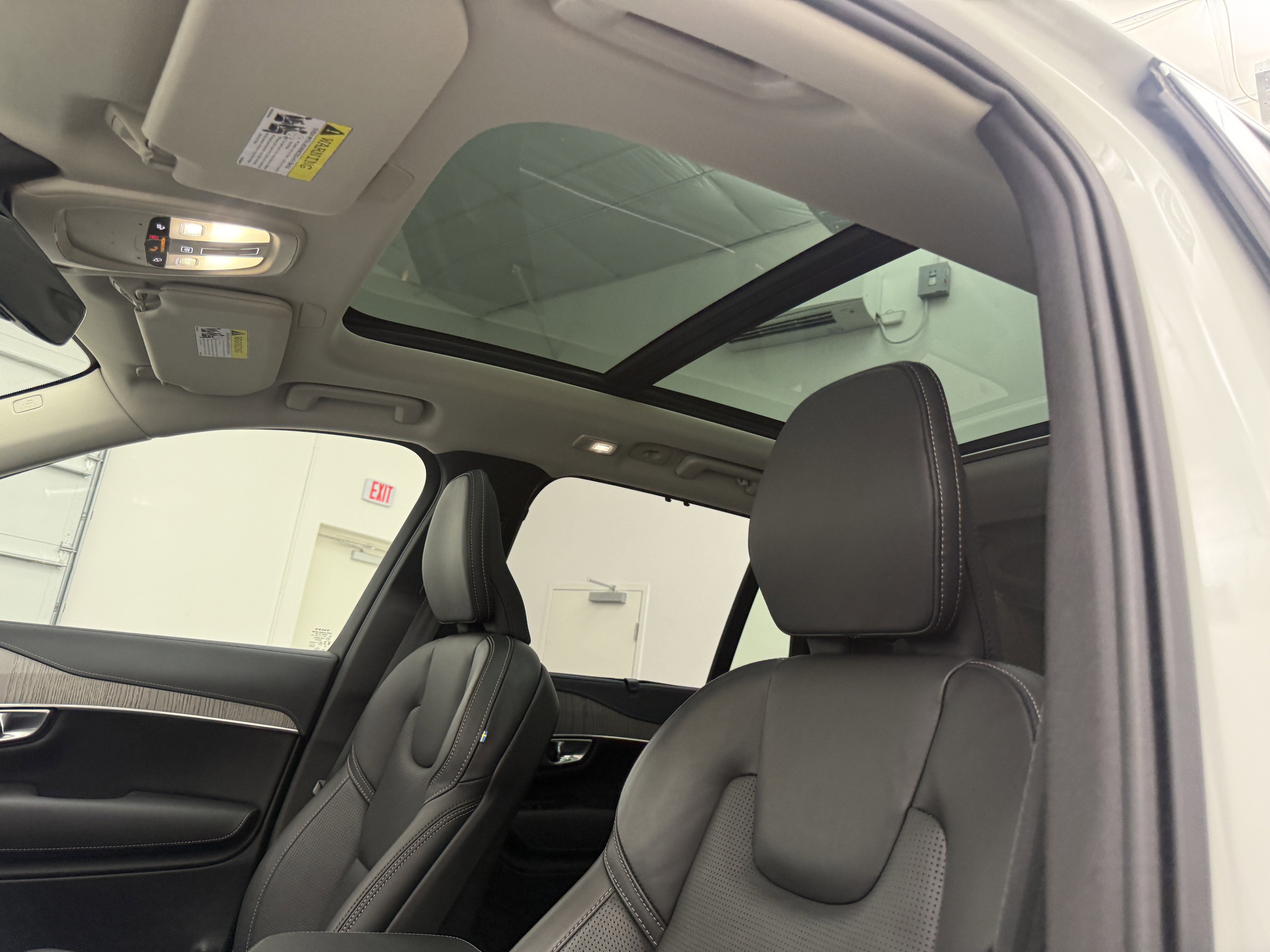 Certified 2024 Volvo XC90 B6 Ultimate w/ Protection Package Premier image 14