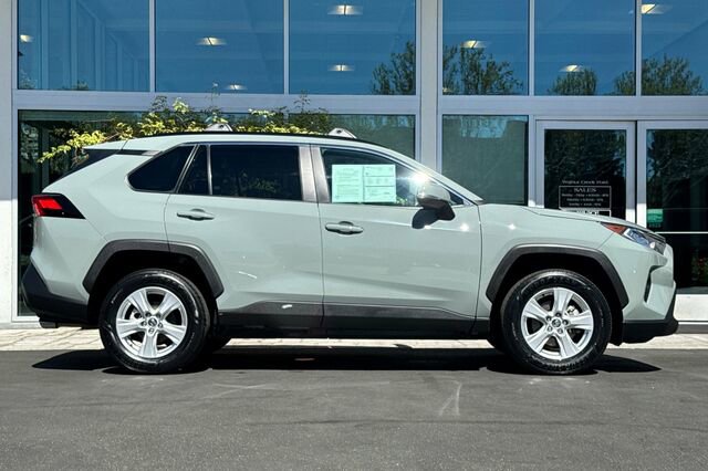 Used 2020 Toyota RAV4 XLE w/ XLE Grade Weather Package image 3