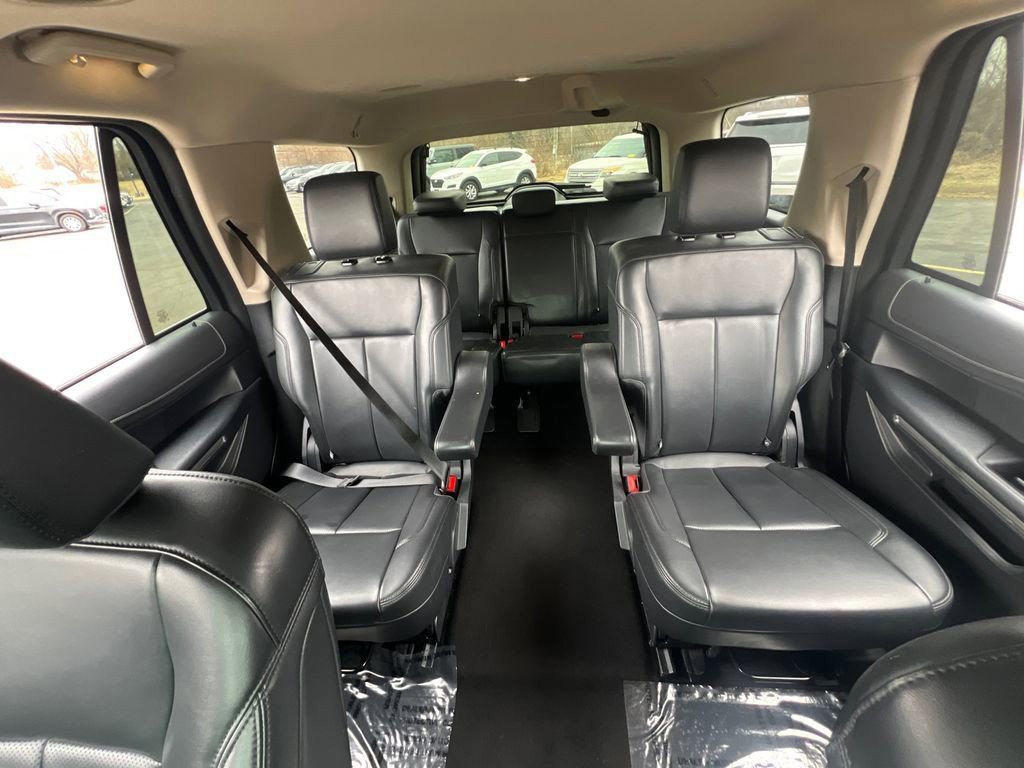 Used 2024 Ford Expedition XLT image 28