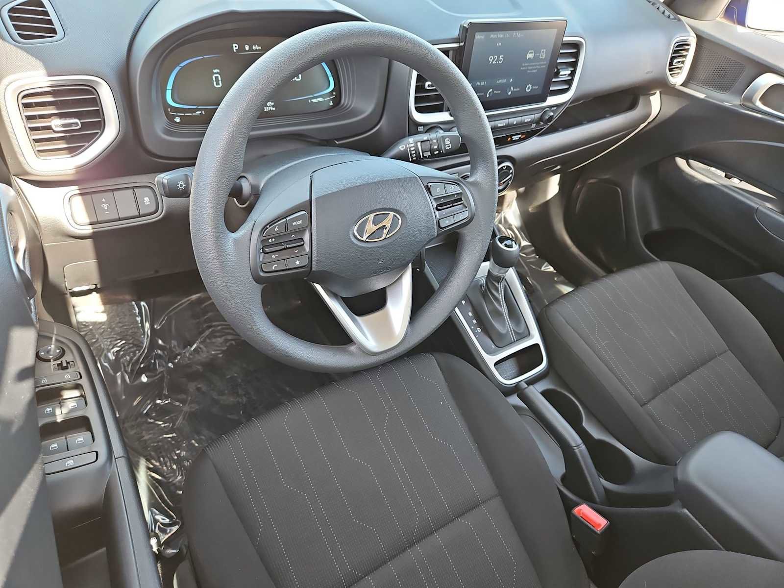 Certified 2025 Hyundai Venue SE image 10