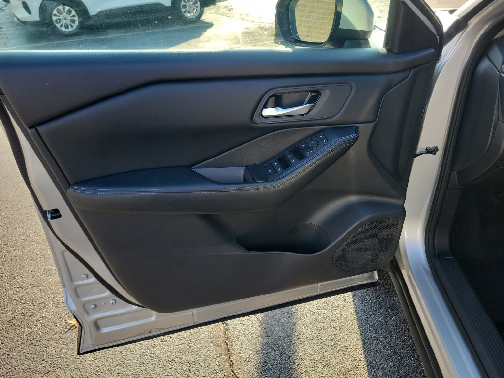 Used 2024 Nissan Rogue SV AWD/4WD image 20