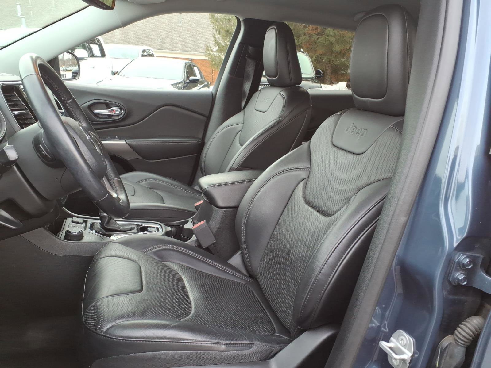 Used 2020 Jeep Cherokee Limited w/ Luxury Group image 11