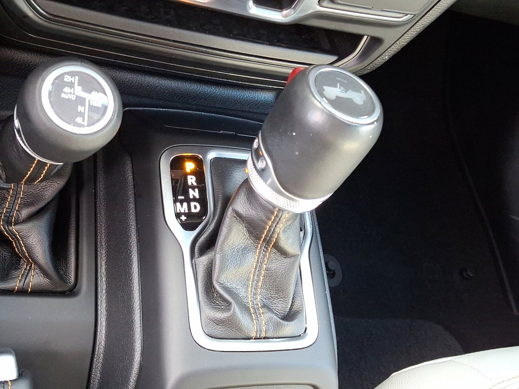 Used 2023 Jeep Wrangler Unlimited Sahara image 30