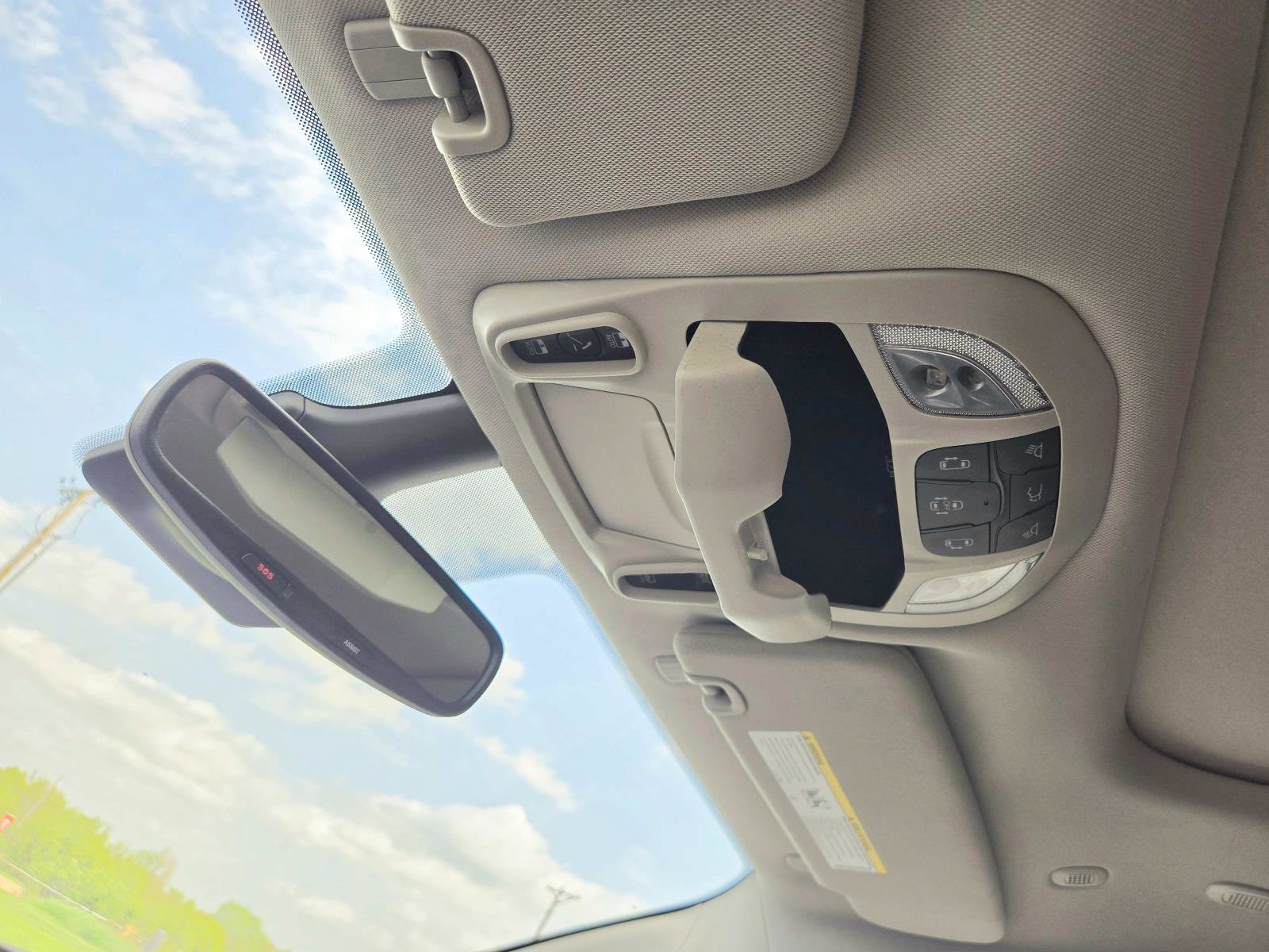 Used 2024 Chrysler Pacifica Limited image 38