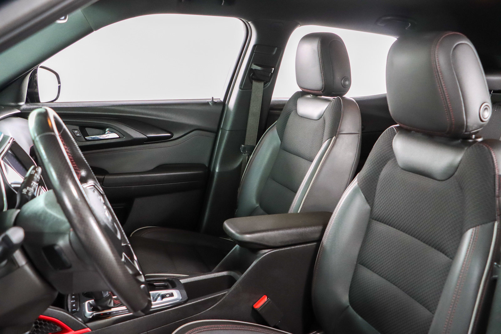 Used 2021 Chevrolet TrailBlazer RS w/ Technology Package FWD image 24