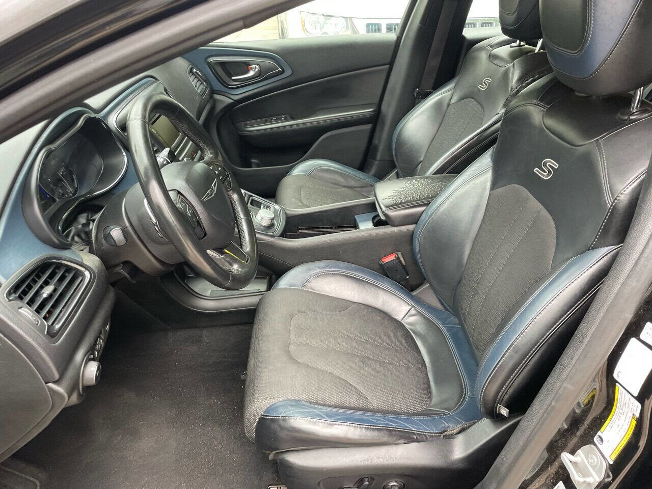 Used 2015 Chrysler 200 S w/ Comfort Group image 8