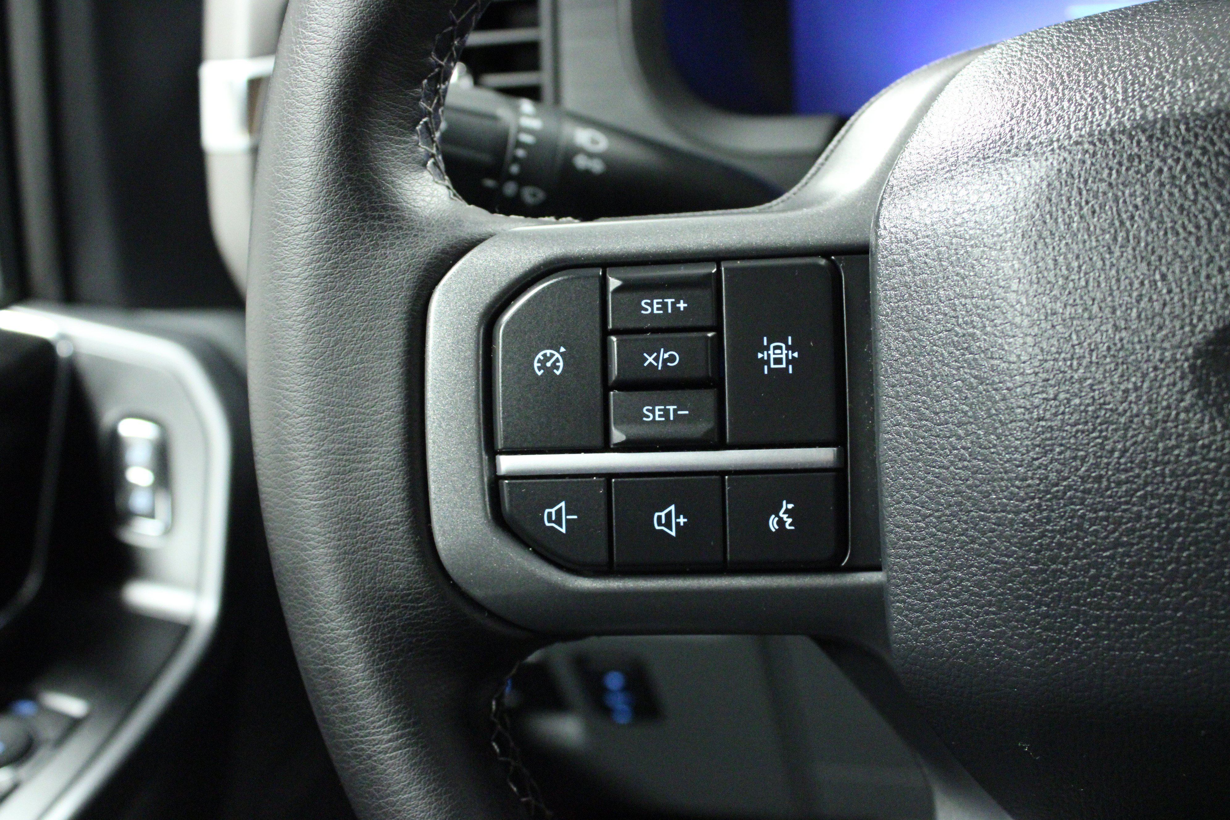 Used 2025 Ford F150 Lightning XLT AWD/4WD image 20