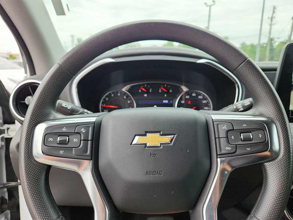 Used 2025 Chevrolet Blazer LT AWD/4WD image 18