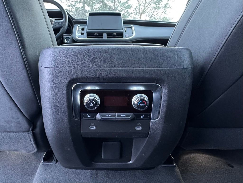 Used 2023 GMC Yukon SLT image 28