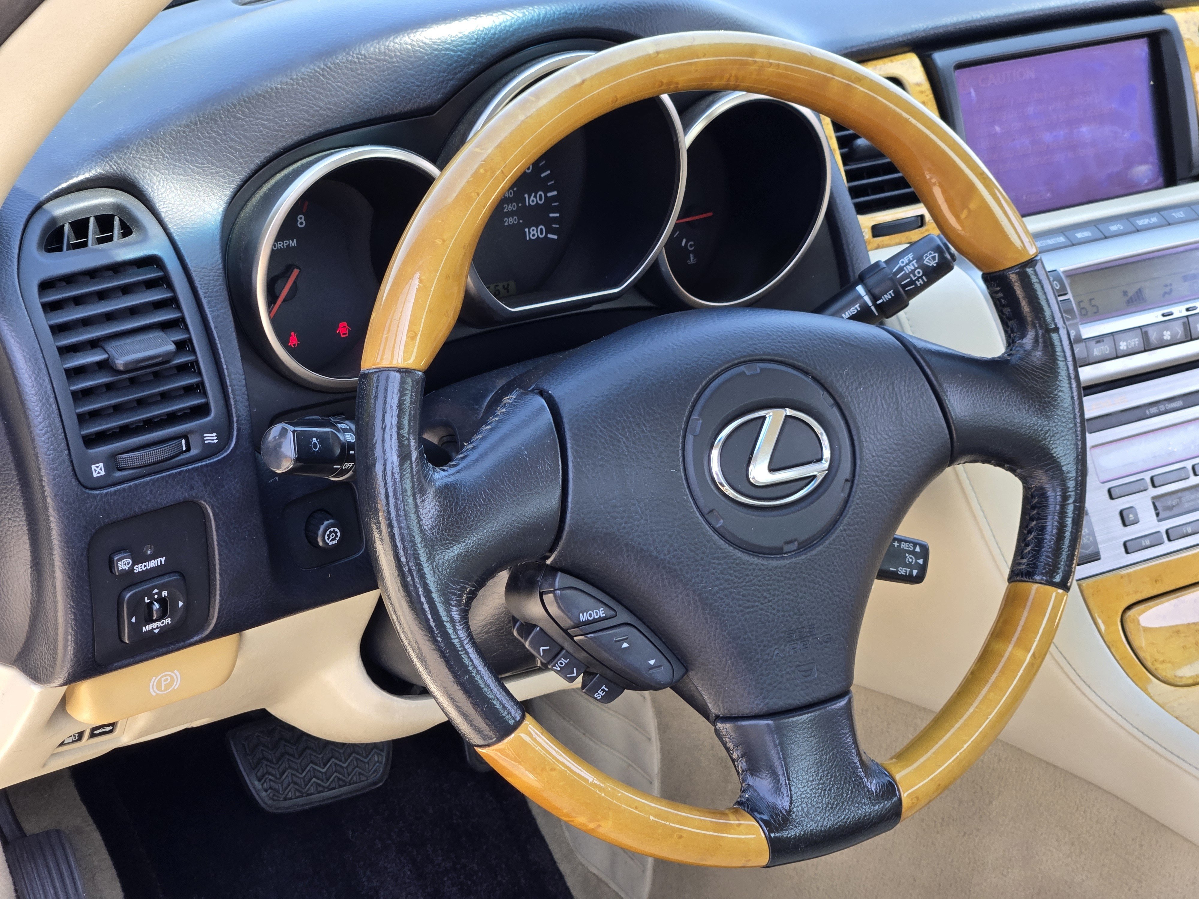 Used 2005 Lexus SC 430 Convertible RWD image 24