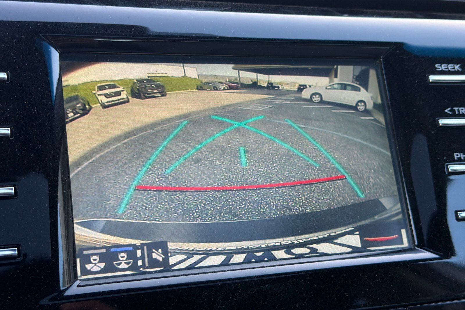 Used 2018 Toyota Camry SE w/ Moonroof Package FWD image 20