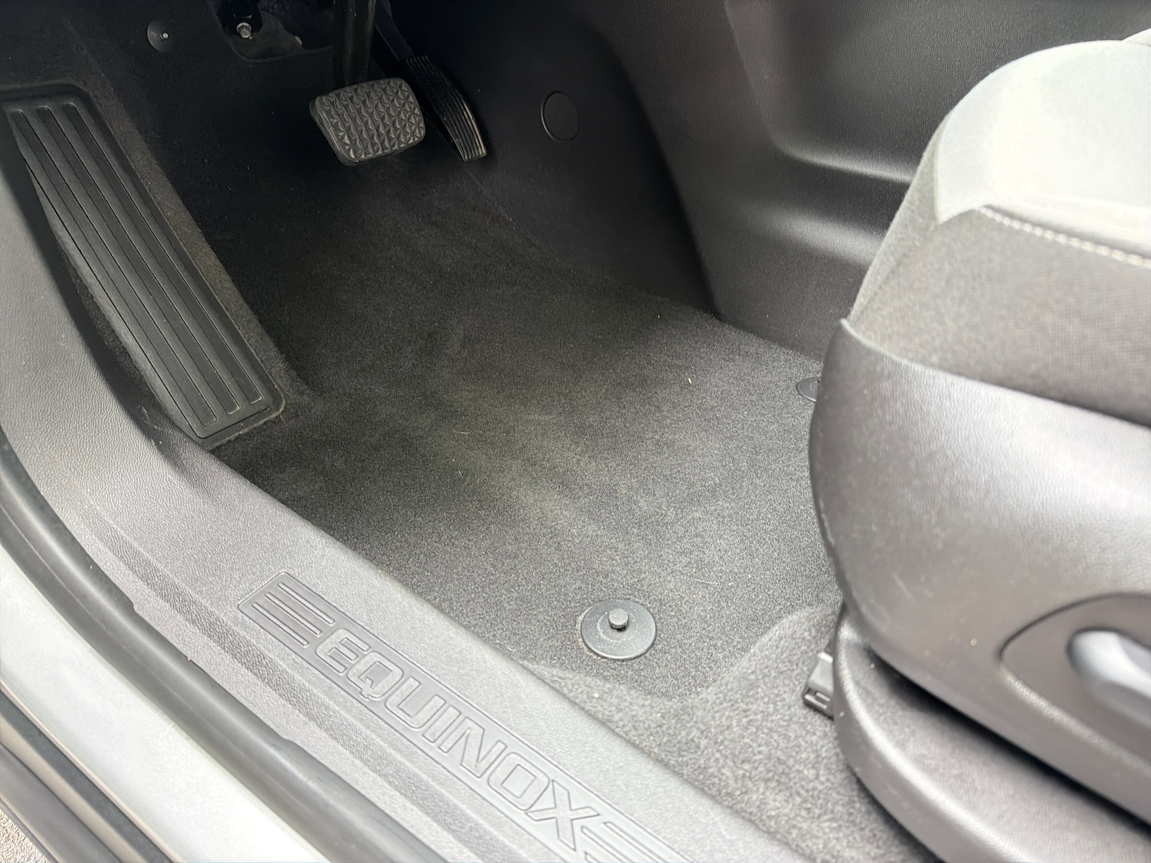 Used 2019 Chevrolet Equinox LS w/ LS Convenience Package FWD image 17