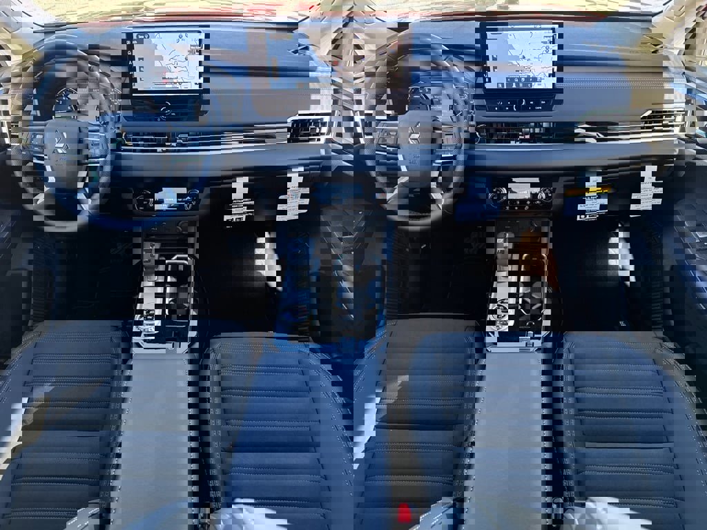 New 2025 Mitsubishi Outlander SE image 21