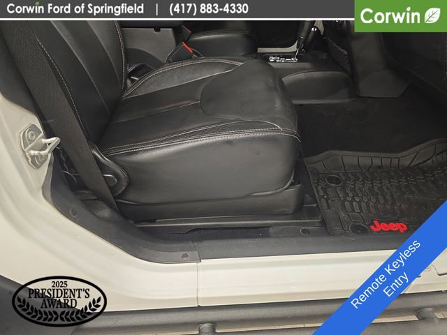 Used 2017 Jeep Wrangler Rubicon AWD/4WD image 11