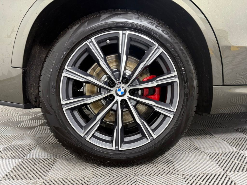 Used 2025 BMW X5 xDrive50e w/ M Sport Package image 12
