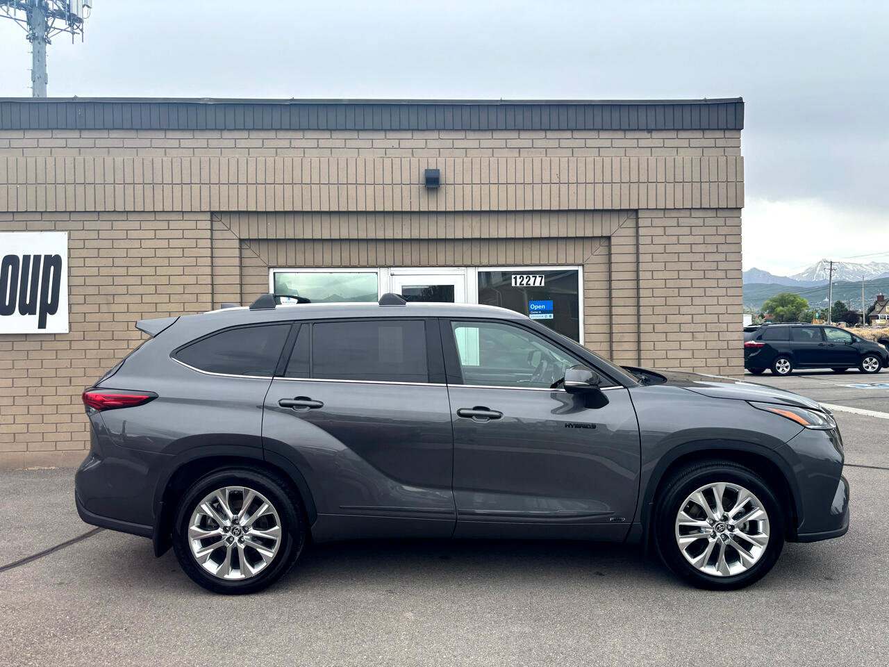 Used 2021 Toyota Highlander Limited image 2