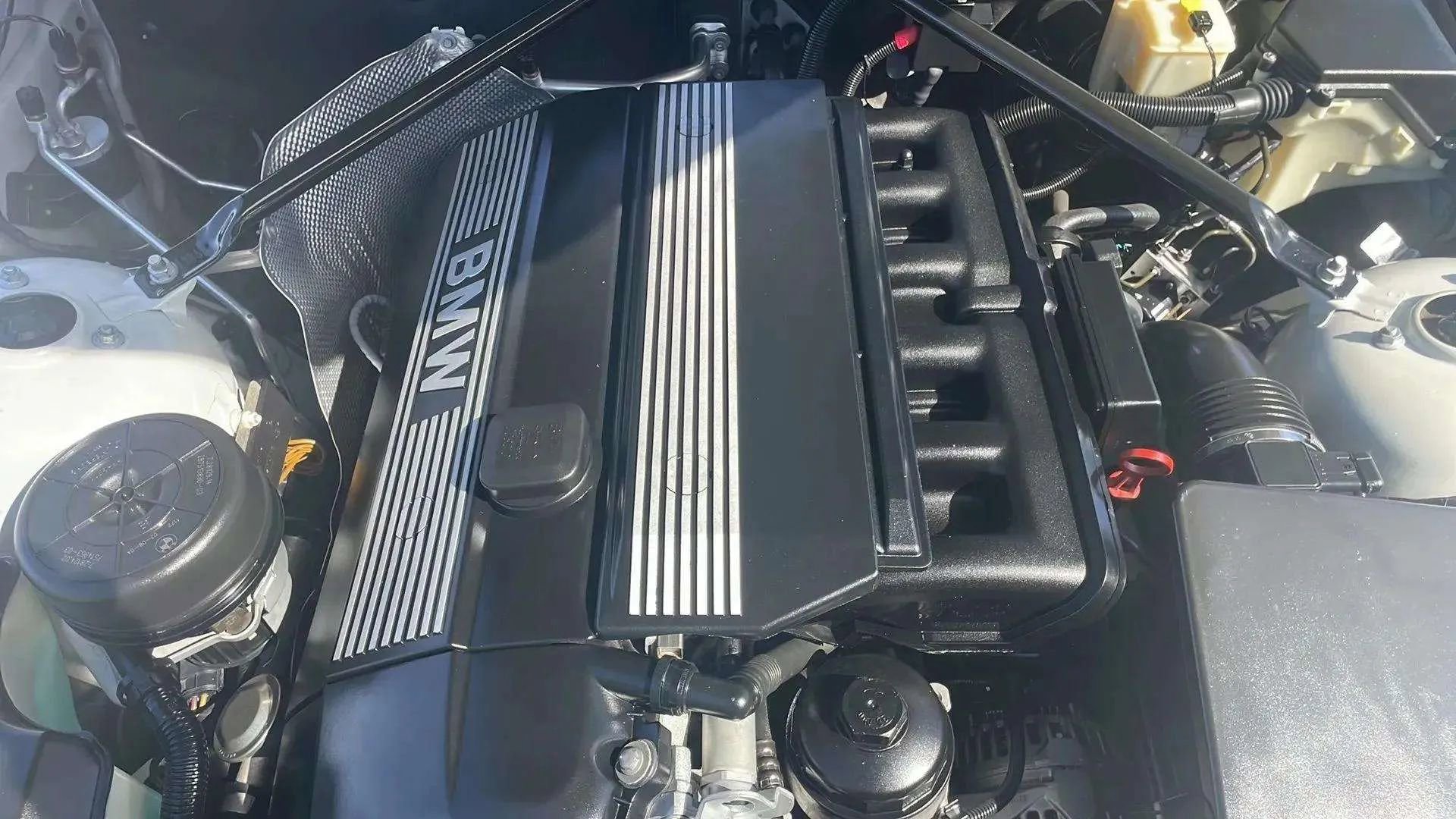 Used 2005 BMW Z4 2.5i image 34