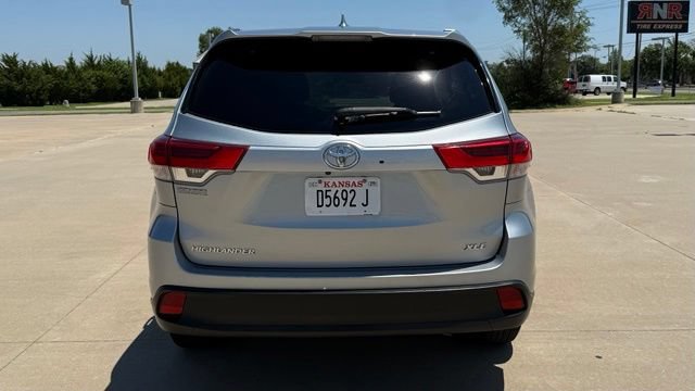 Used 2019 Toyota Highlander XLE FWD image 9