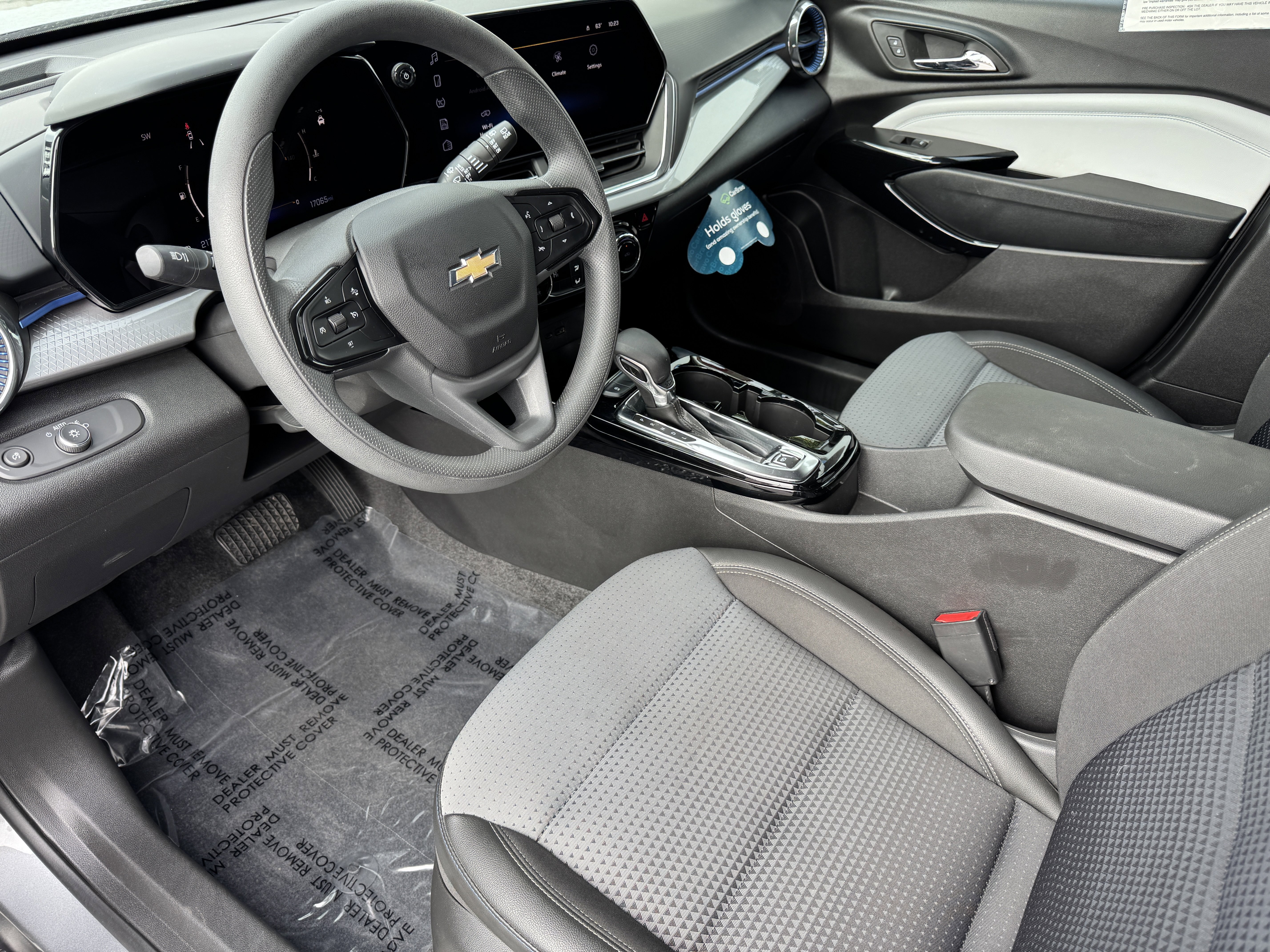 Used 2025 Chevrolet Trax LT image 9