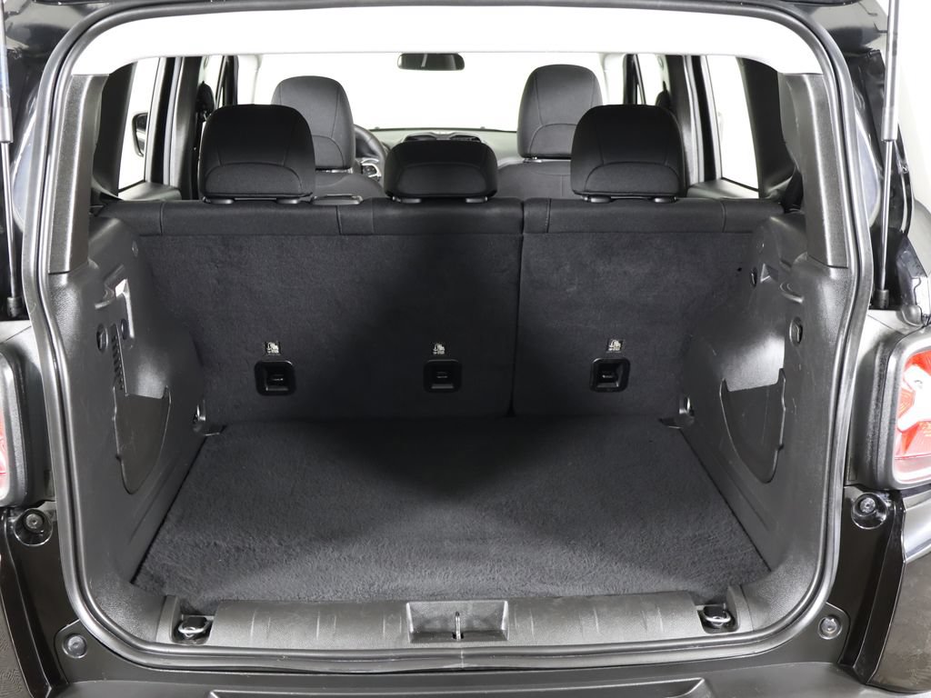 Used 2023 Jeep Renegade Latitude AWD/4WD image 18
