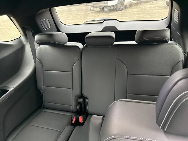 New 2026 Chevrolet Traverse LT w/ Driver Confidence Package AWD/4WD image 19