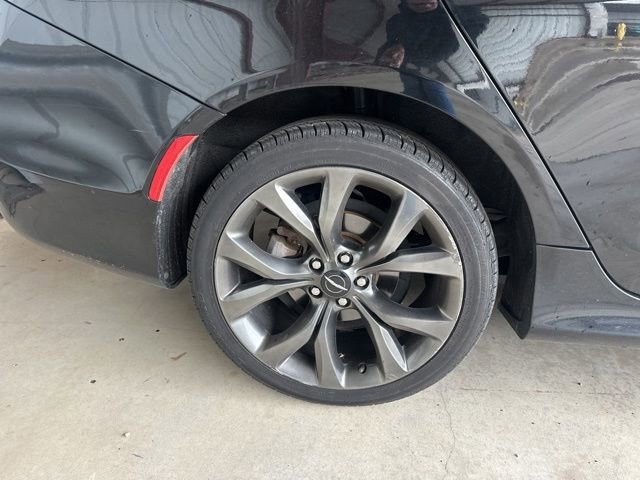 Used 2015 Chrysler 200 S w/ Comfort Group FWD image 9
