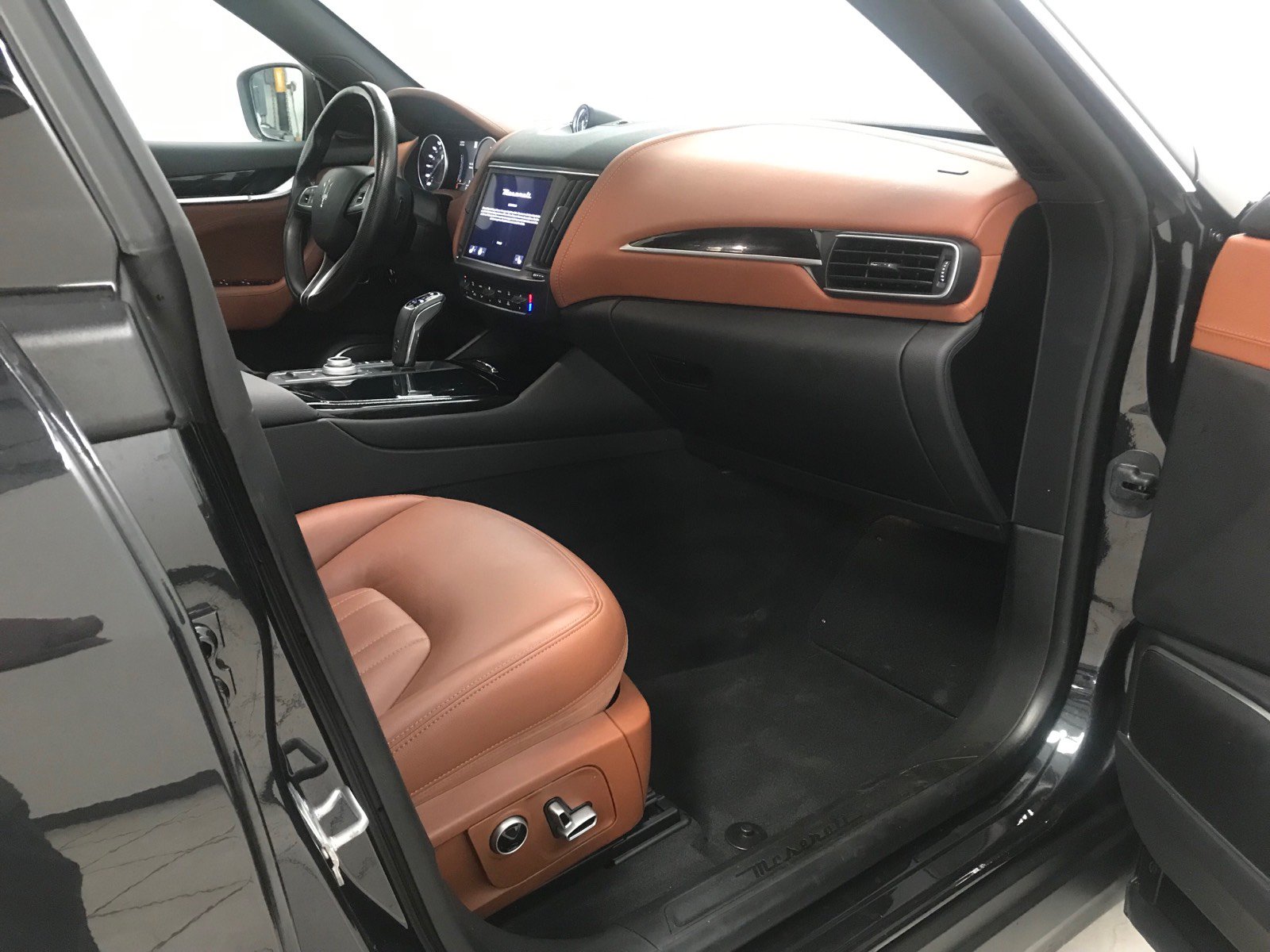 Used 2023 Maserati Levante GT AWD/4WD image 17