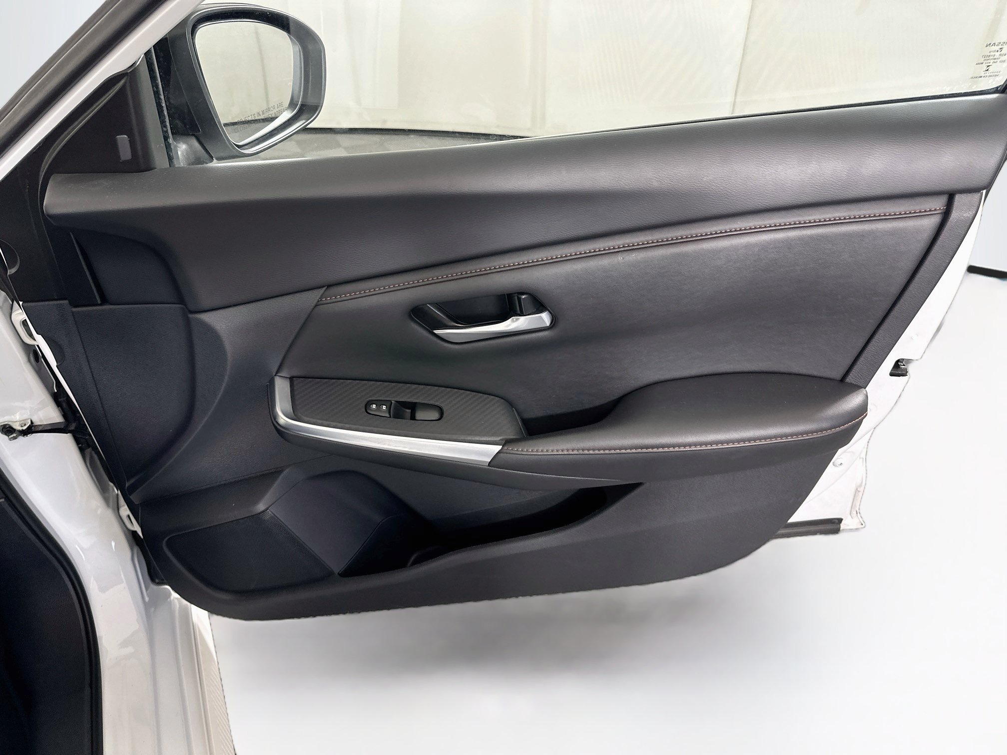 Used 2025 Nissan Sentra SR FWD image 30
