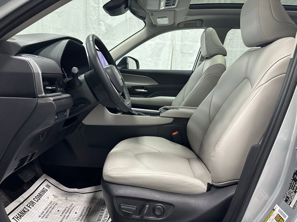 Used 2025 Toyota Grand Highlander AWD image 14