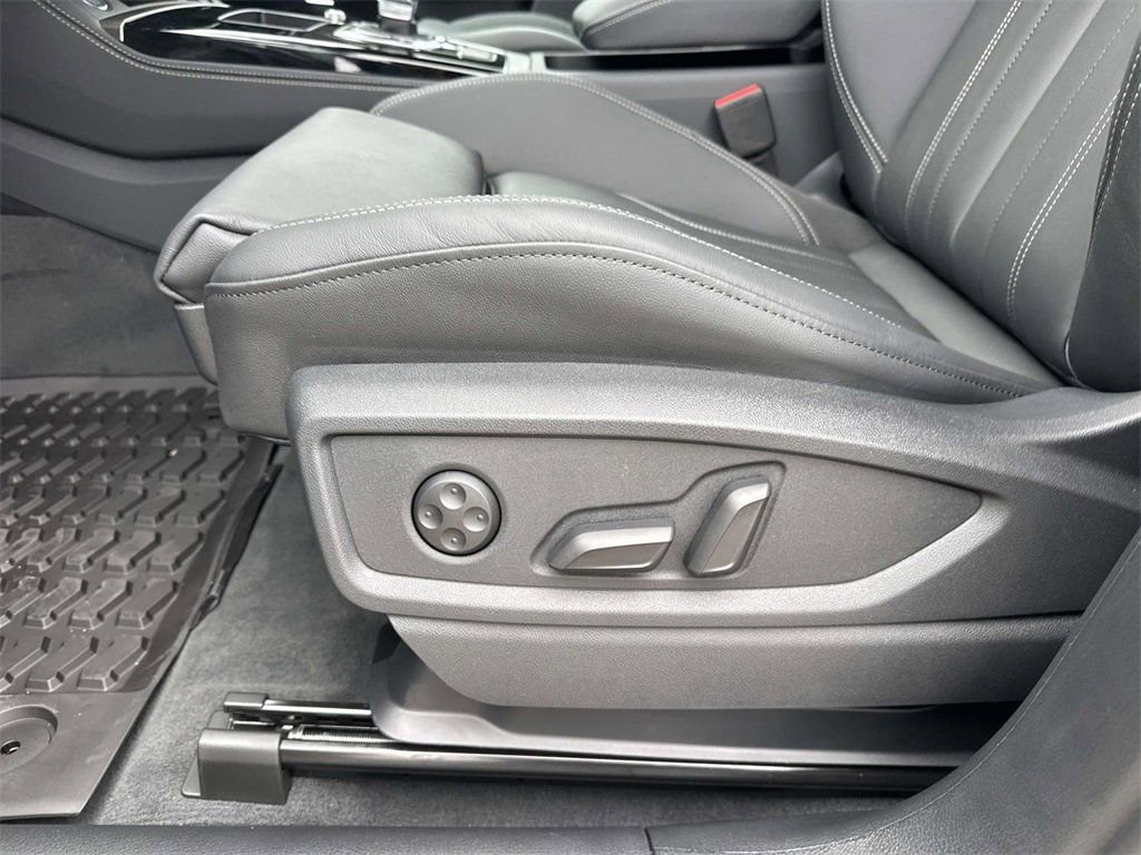 New 2025 Audi Q5 e Premium Plus image 8