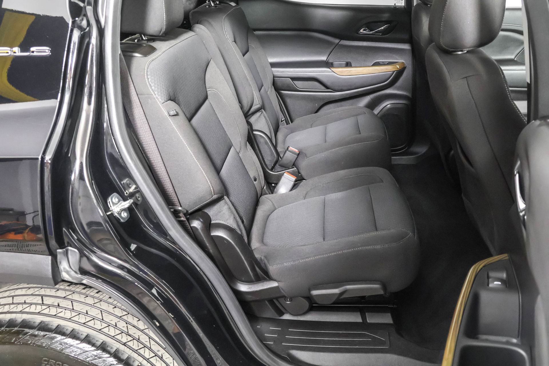 Used 2023 GMC Acadia SLE w/ LPO, Floor Liner Package image 43