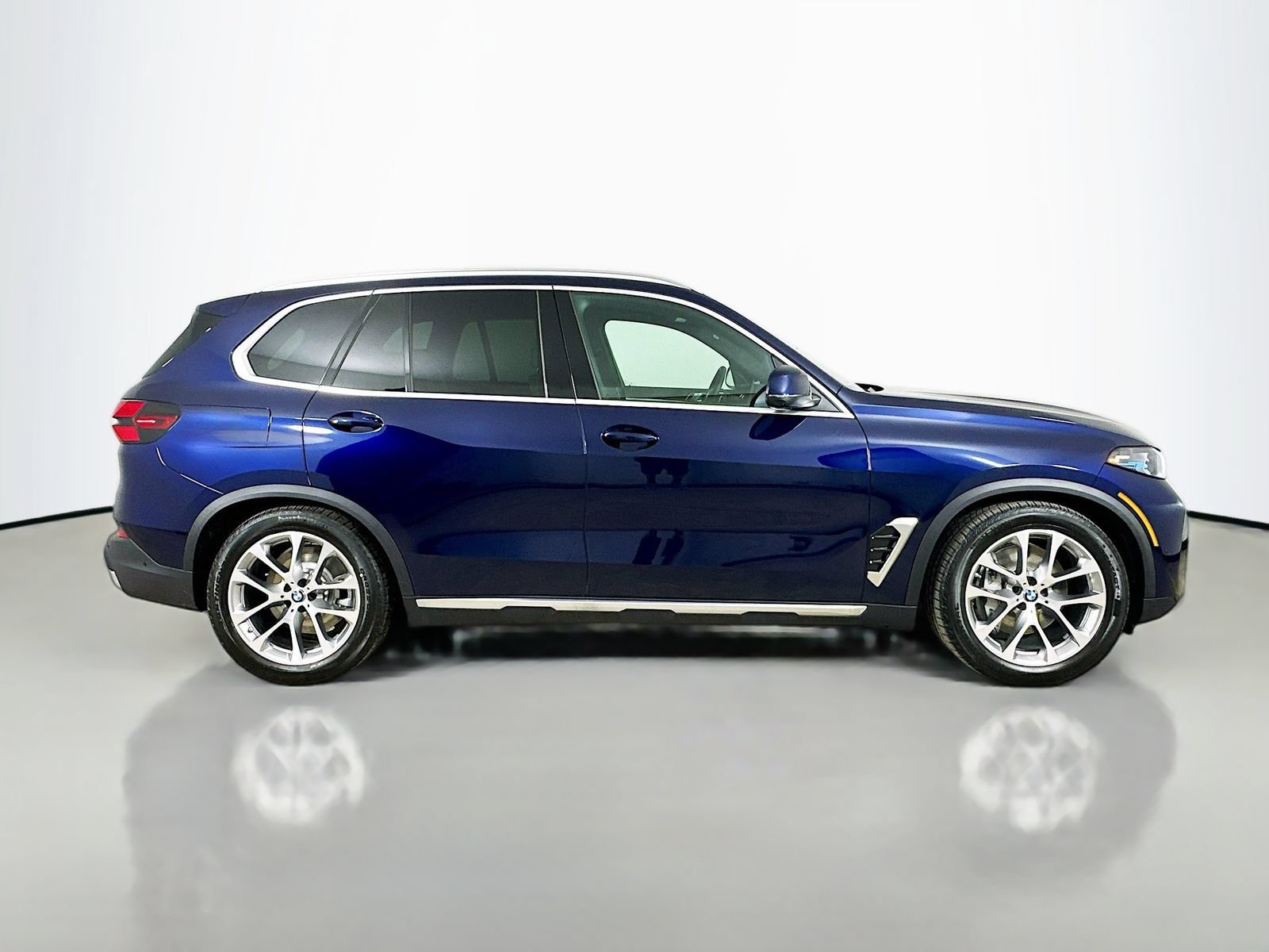 New 2026 BMW X5 xDrive50e AWD/4WD image 4