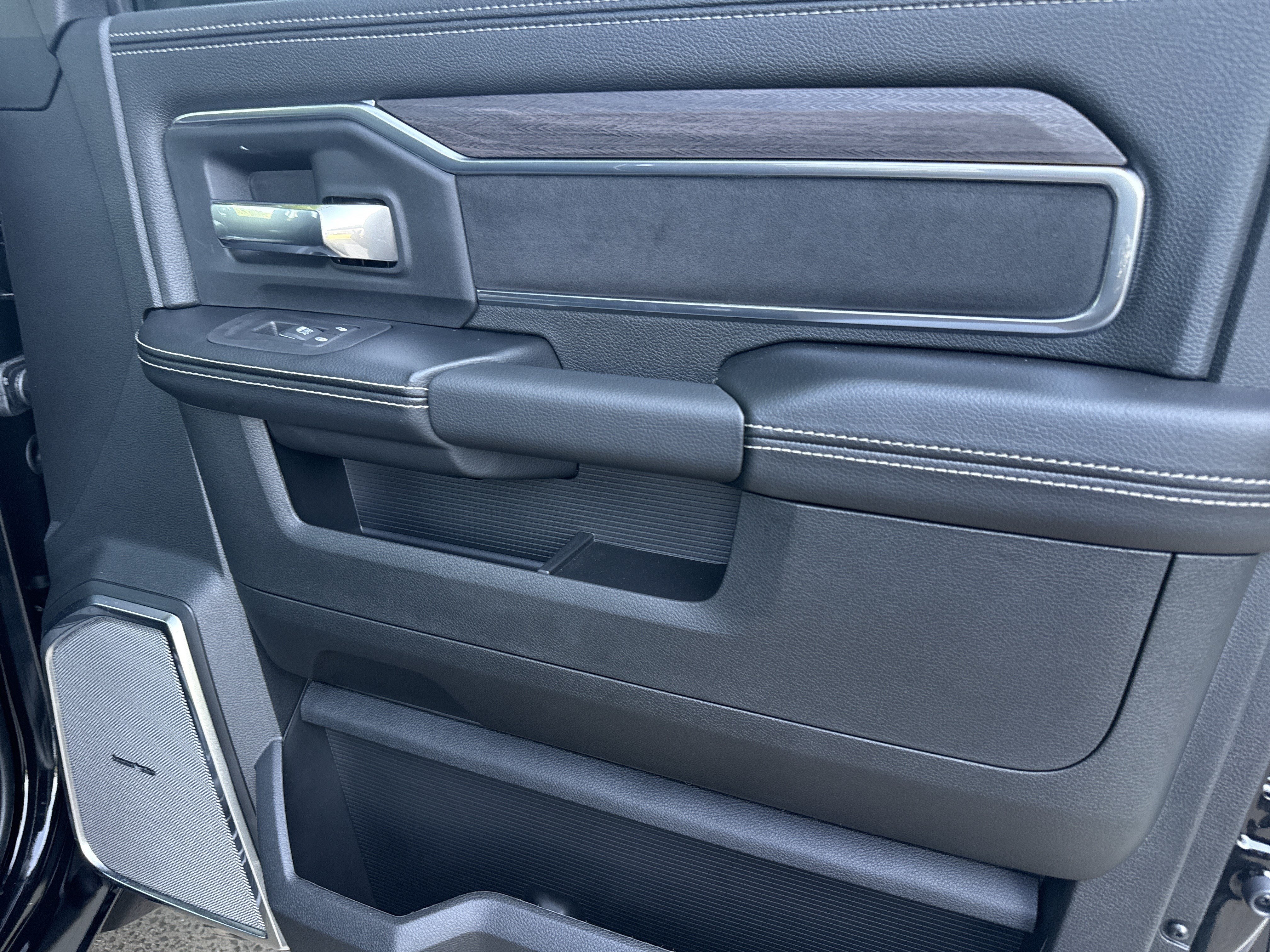 New 2026 RAM 5500 4x4 Crew Cab w/ Laramie Trim Package image 16