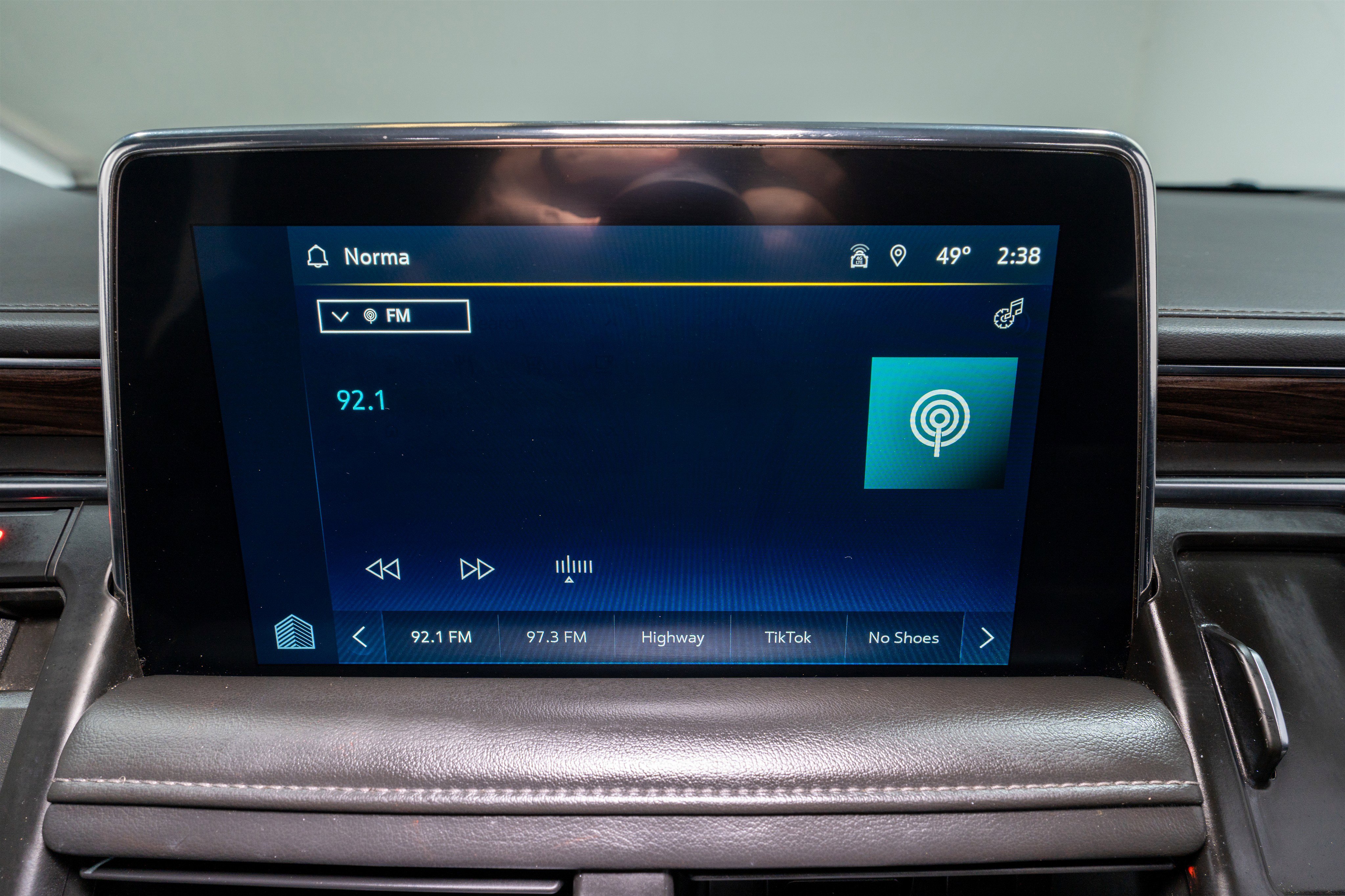 Used 2022 Chevrolet Tahoe LT w/ Luxury Package image 17