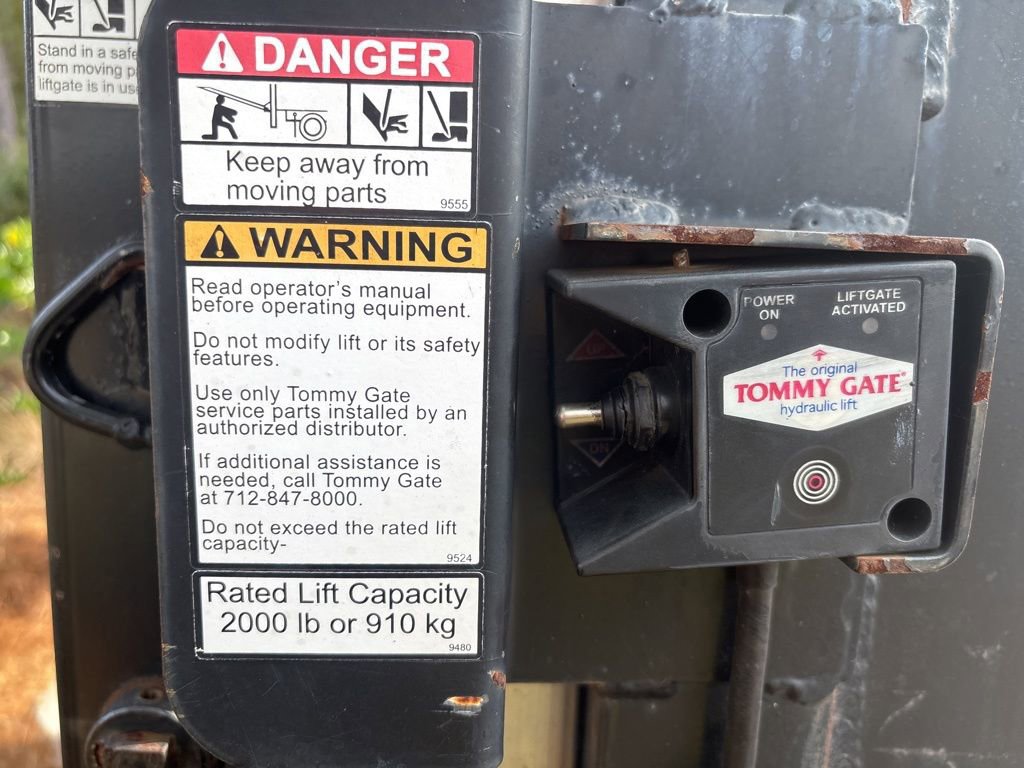 Used 2016 Mercedes-Benz Sprinter 3500 image 12