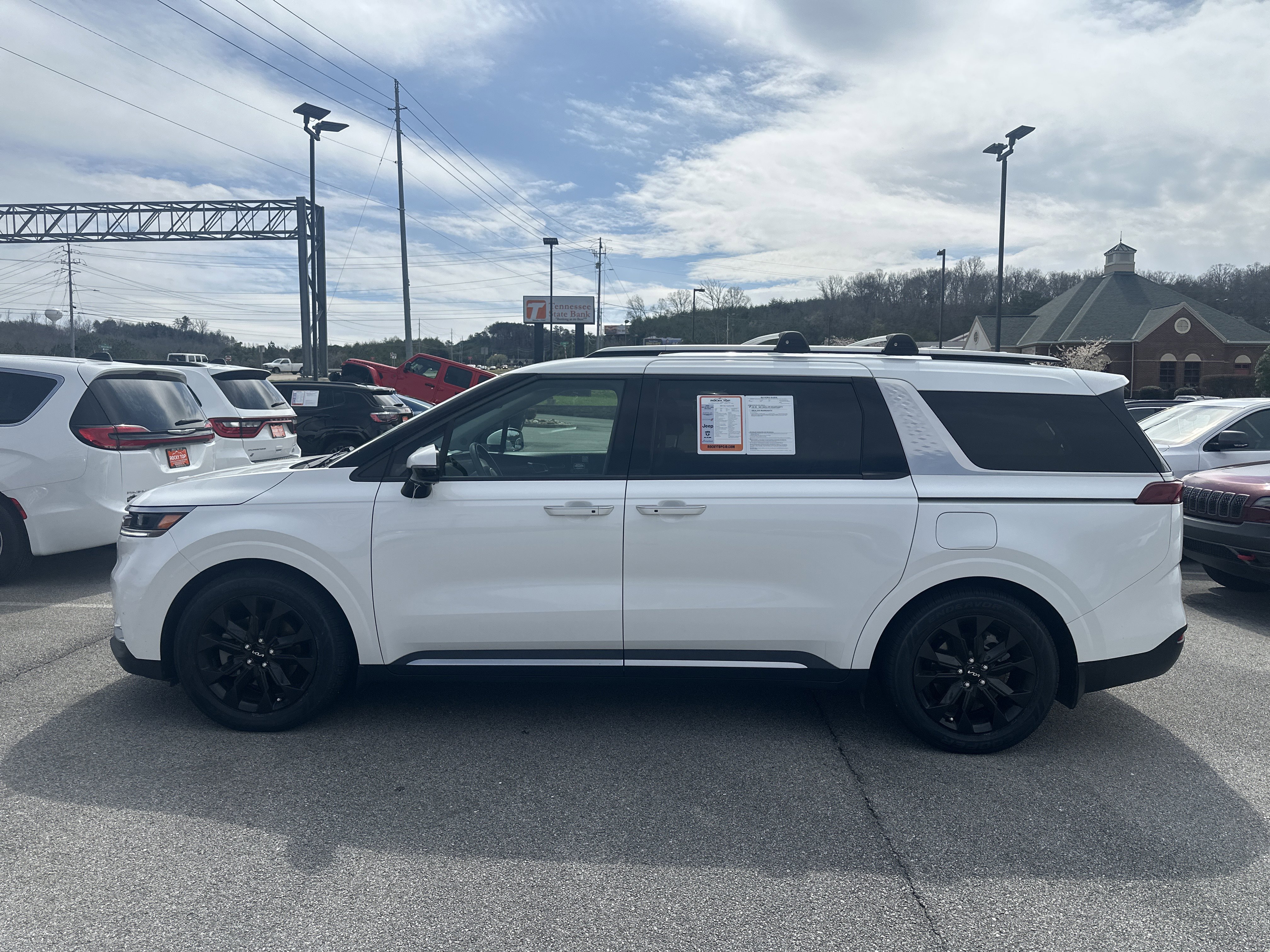 Used 2024 Kia Carnival SX image 1