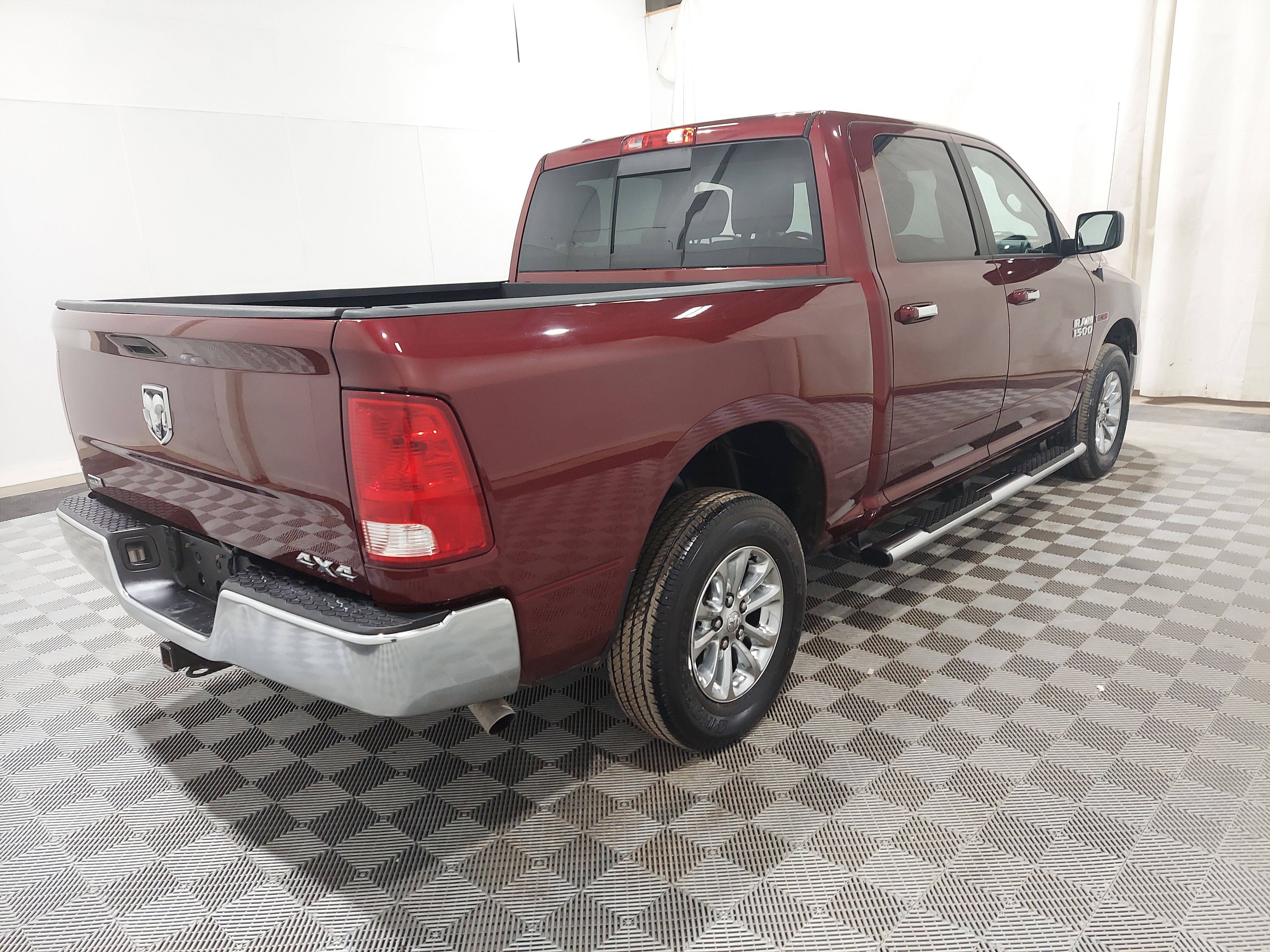 Used 2016 RAM 1500 Classic SLT AWD/4WD image 3