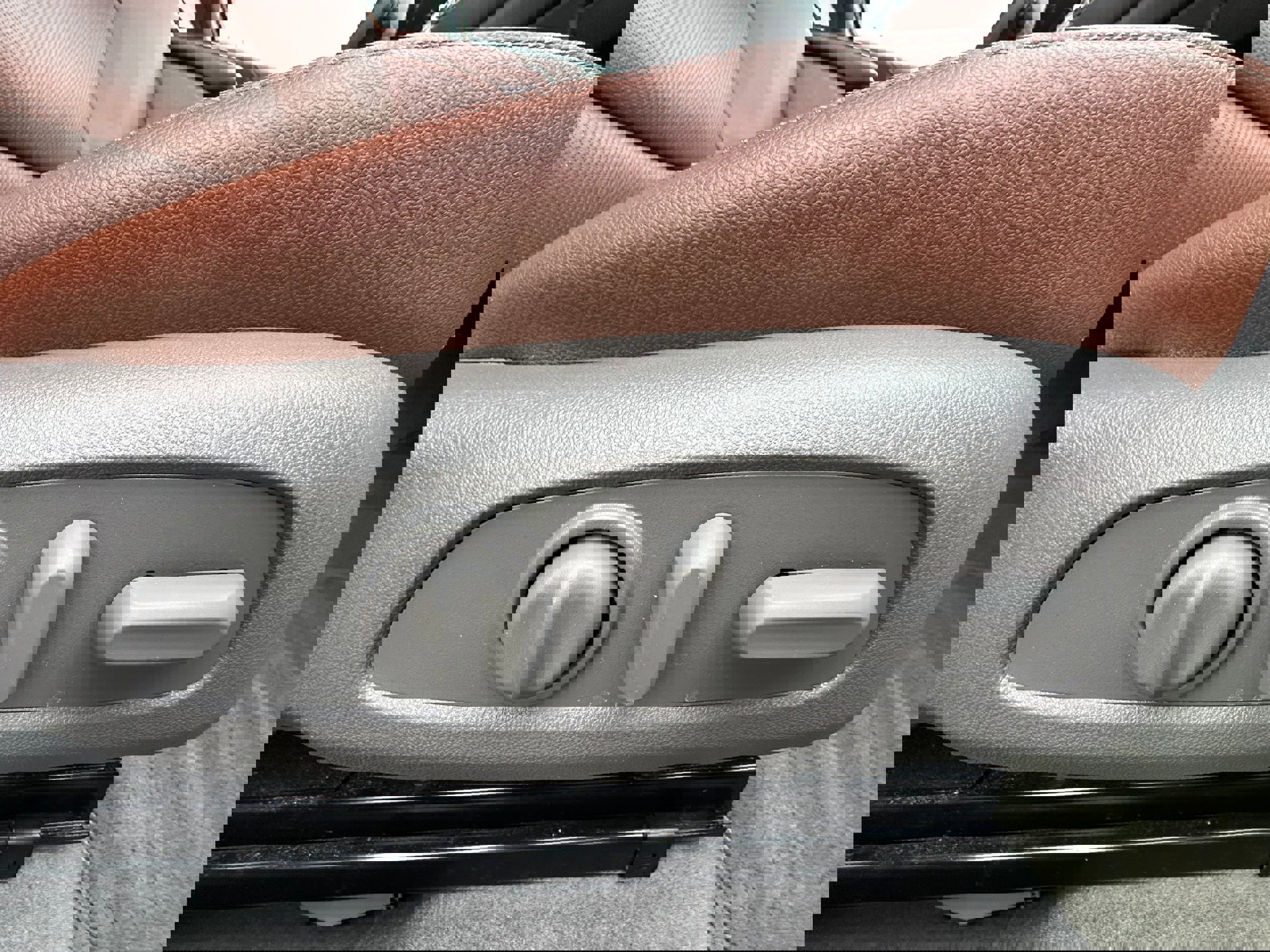 Used 2017 Chevrolet Malibu Premier FWD image 16