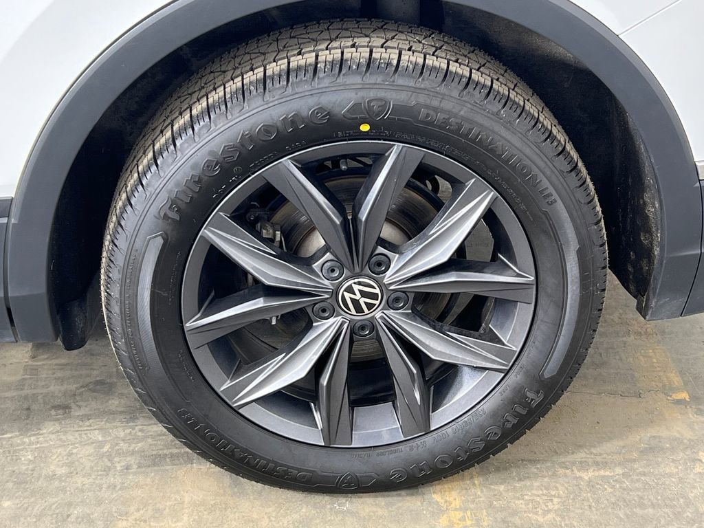 Used 2024 Volkswagen Tiguan SE image 33