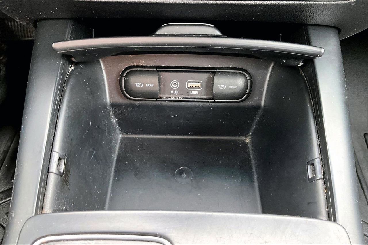 Used 2020 Kia Sorento LX image 16