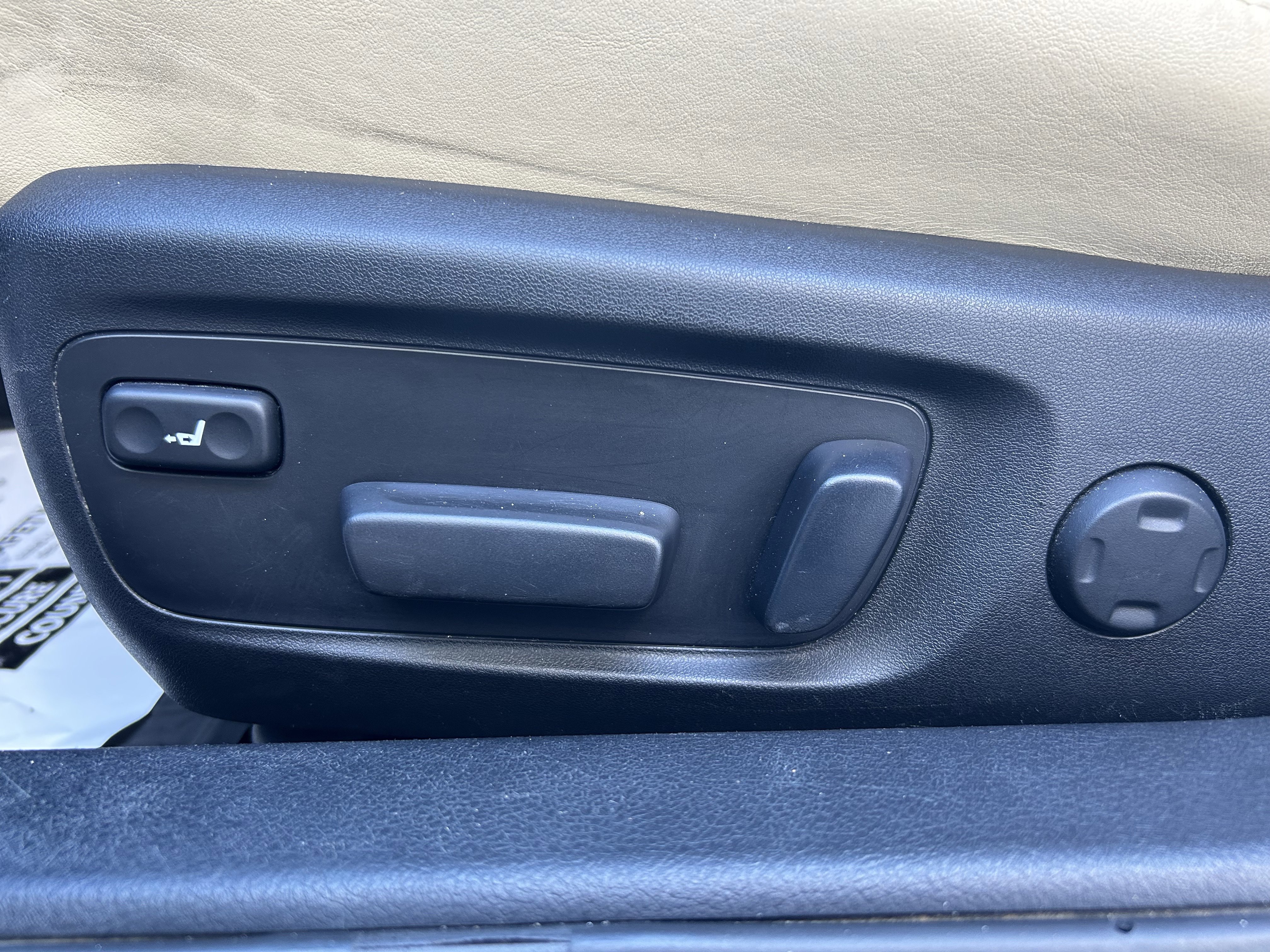 Used 2016 Toyota Avalon Limited w/ Toyota Safety Sense Package FWD image 14