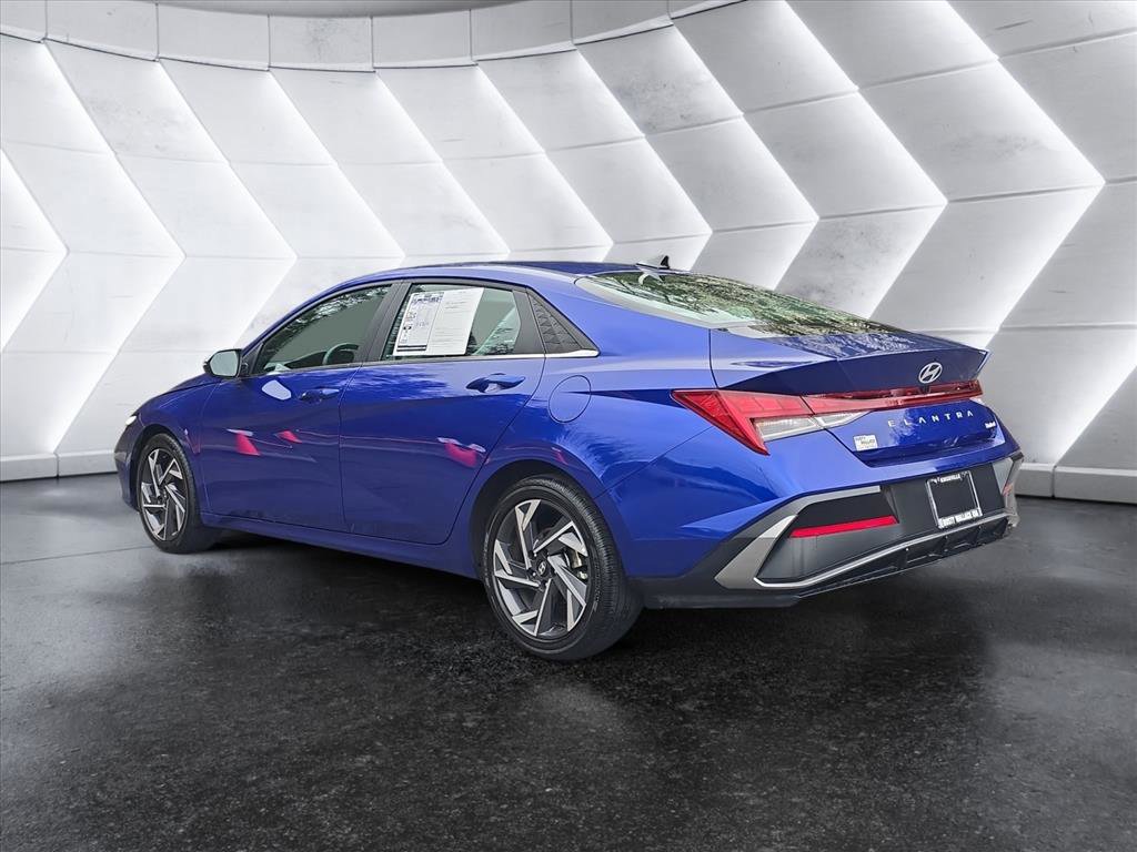 Used 2025 Hyundai Elantra Limited w/ Cargo Package image 3