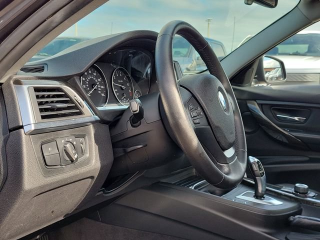Used 2017 BMW 320i Sedan image 8