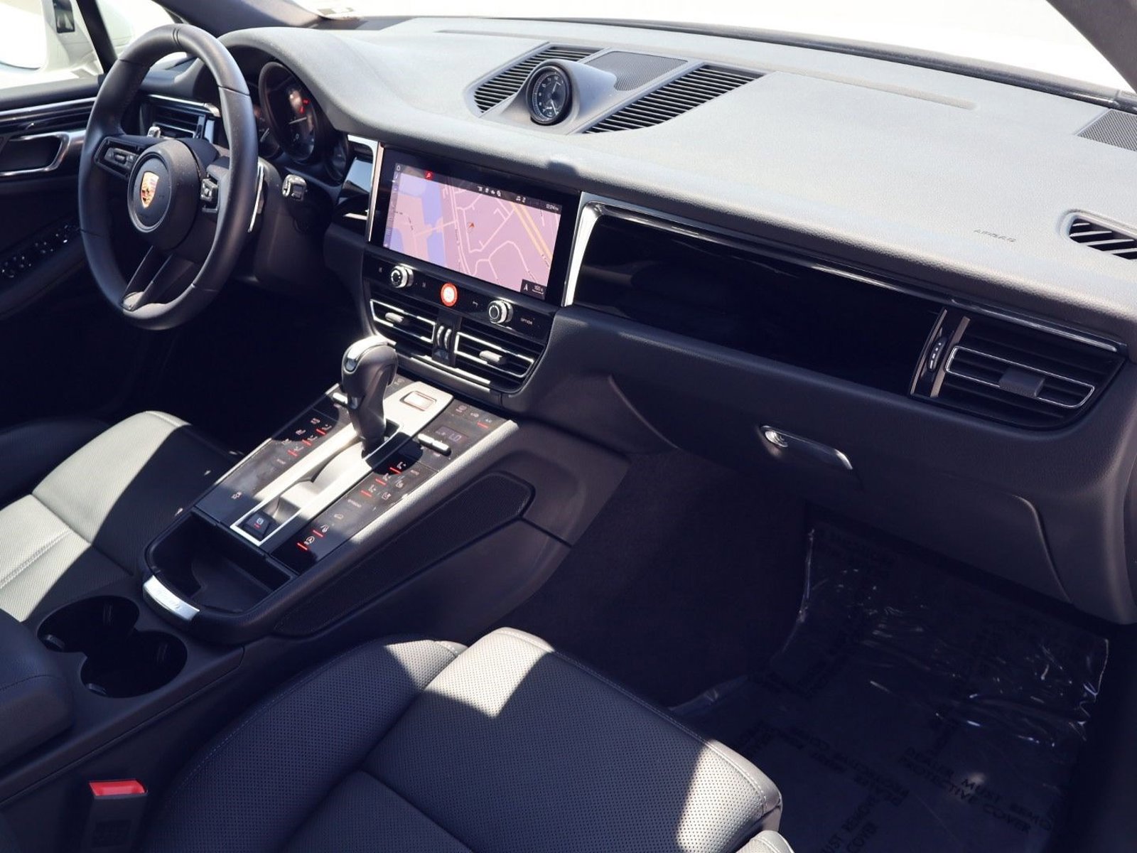 Certified 2025 Porsche Macan image 25