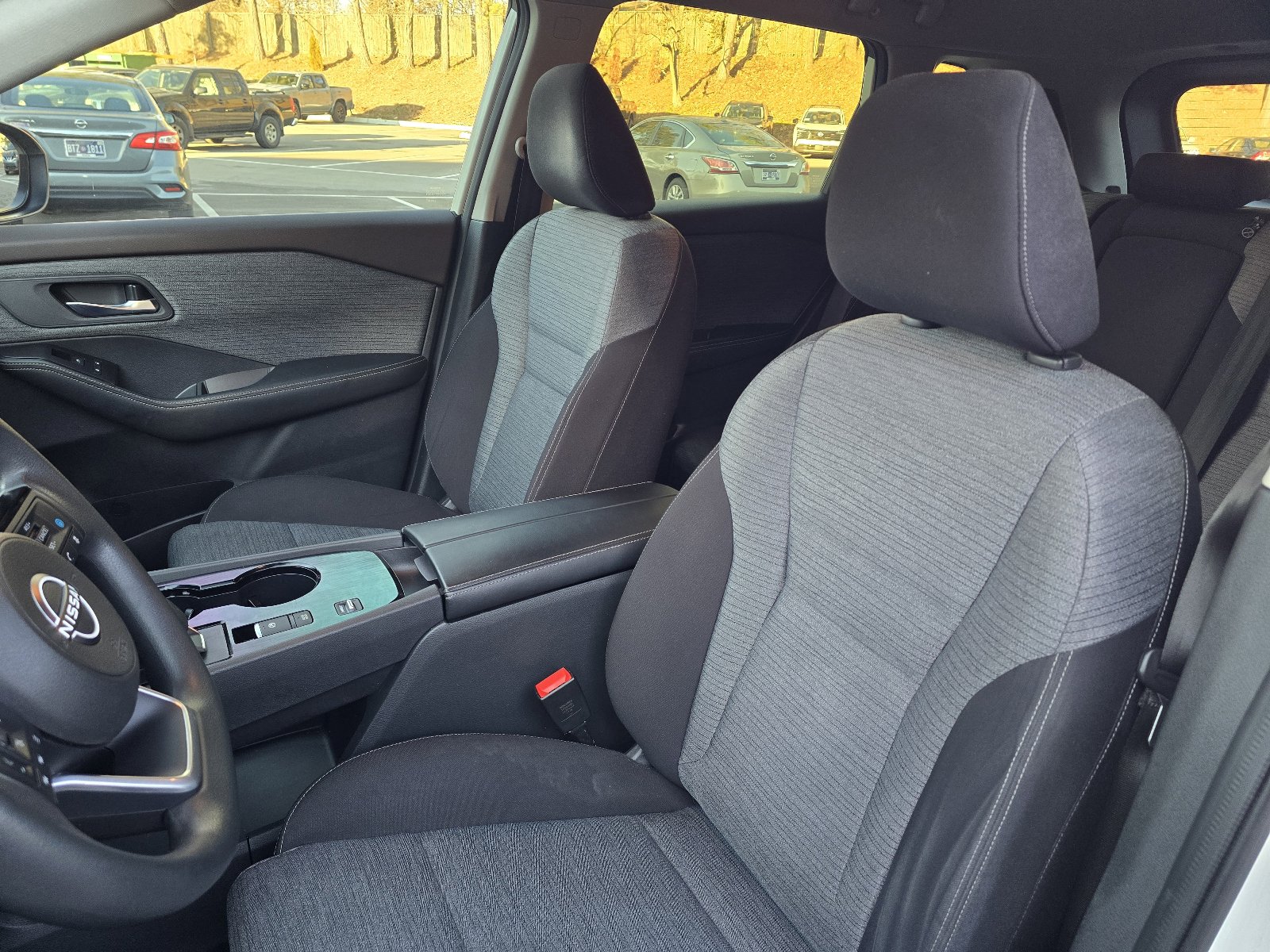 Used 2023 Nissan Rogue SV image 12